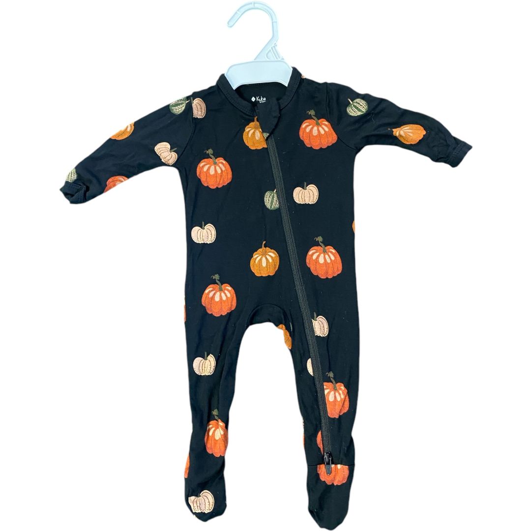 Kyte Baby Black Bamboo Pumpkin Sleeper (Newborn Neutral)