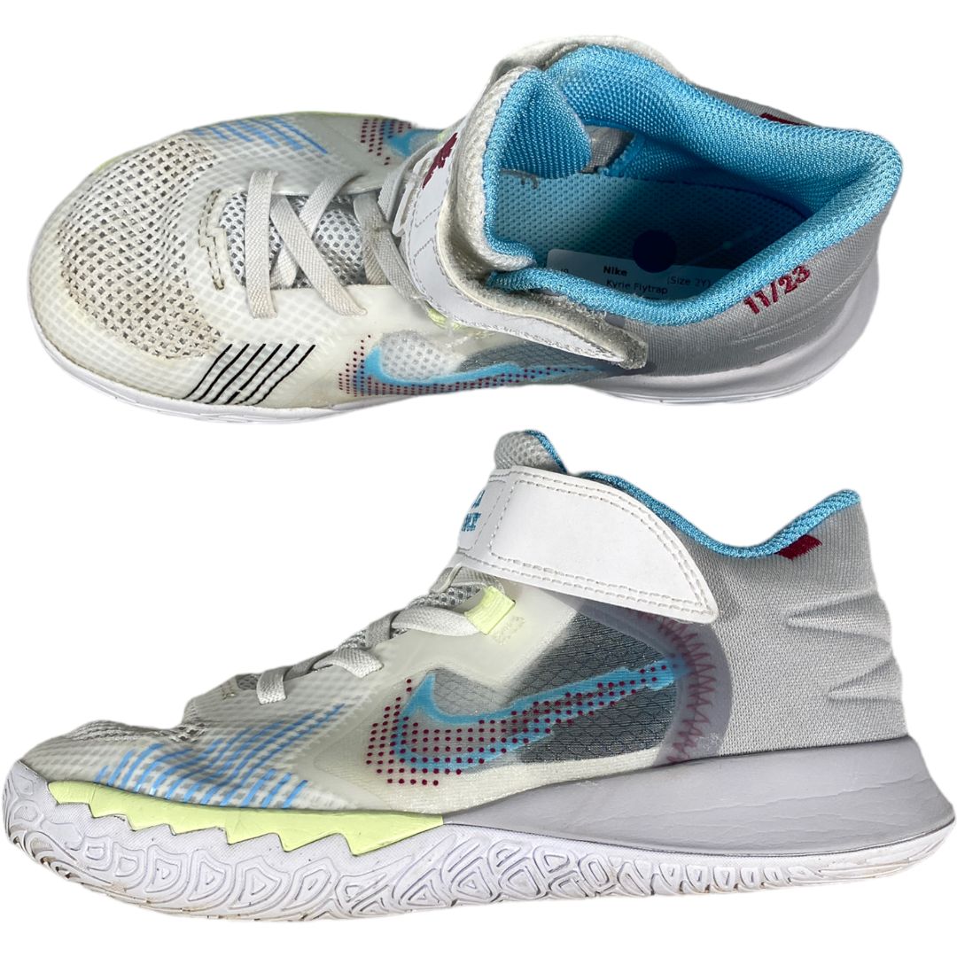 Nike  Kyrie Flytrap Sneakers (Size 2Y)